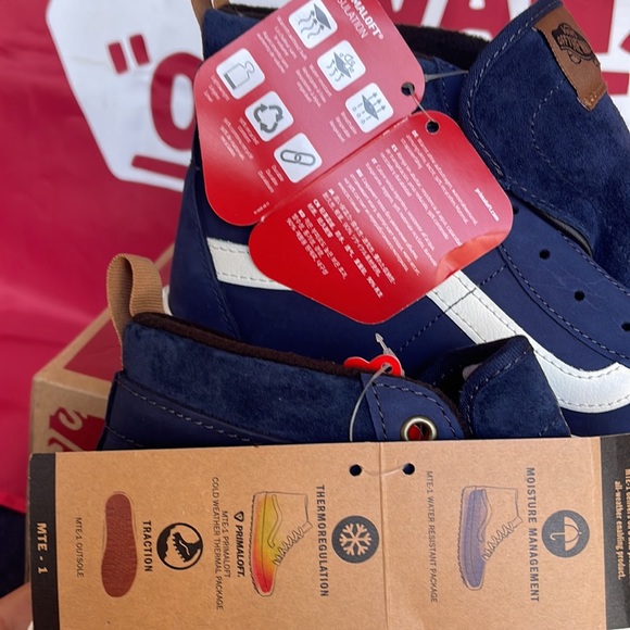 Vans Men’s Sk8-Hi Mte-1
Dress Blues/Nubuck
VN0A5HZYA07
boots - sneakers - Picture 4 of 16